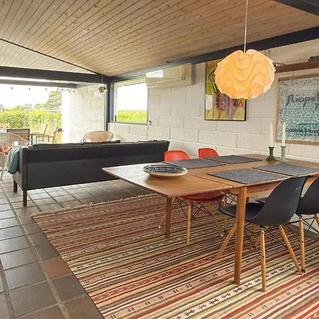 2 Bedroom Lovely In