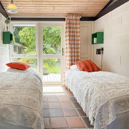Nyaraló 2 Bedroom Lovely In